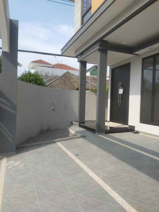 dijual rumah perumahan sutorejo prima