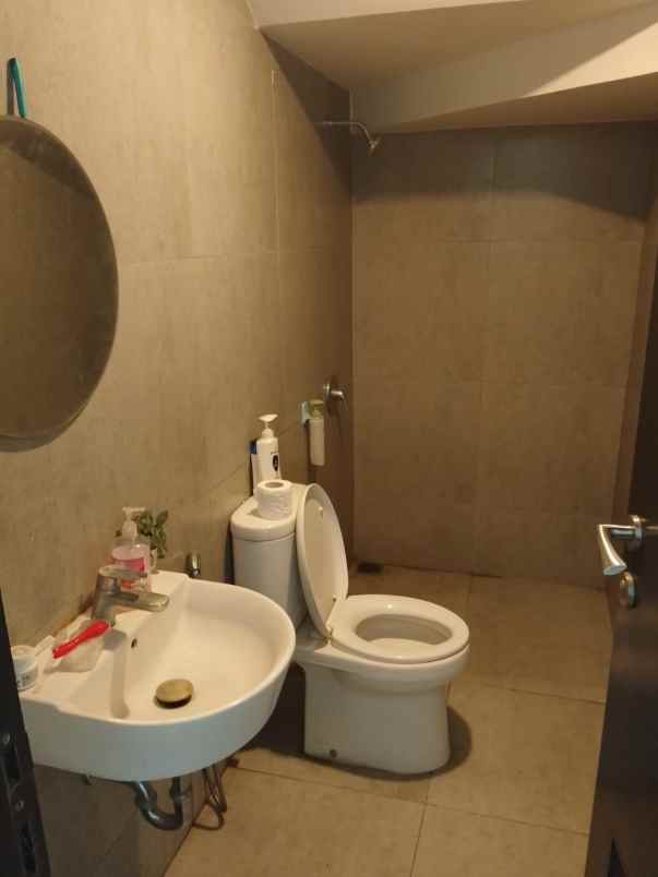 dijual rumah perumahan wisteria metland