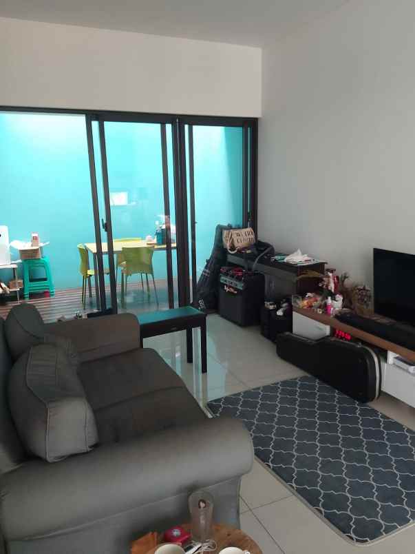 dijual rumah perumahan wisteria metland