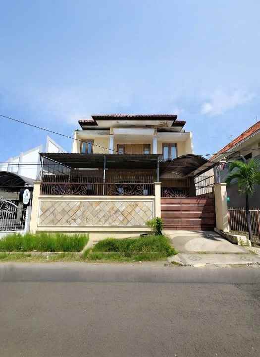 dijual rumah pucang jajar