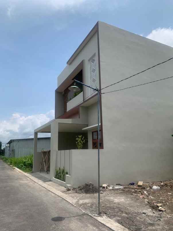 dijual rumah pugeran