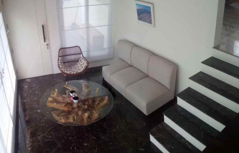 dijual rumah raya bukit golf