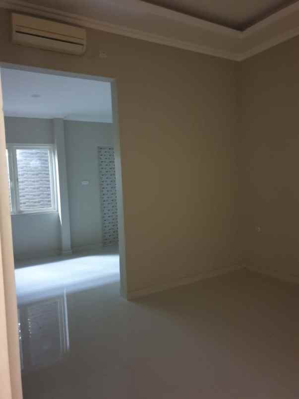 dijual rumah raya ngagel jaya utara