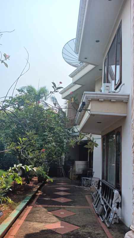 dijual rumah rumah di jl paradise 26