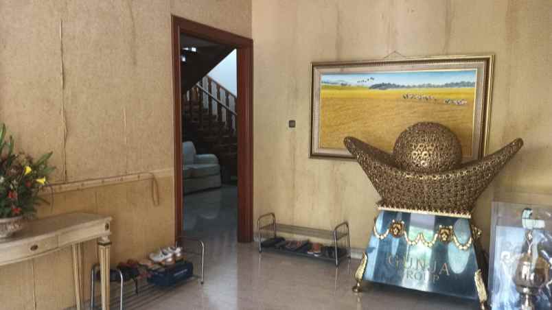 dijual rumah rumah di jl paradise 26