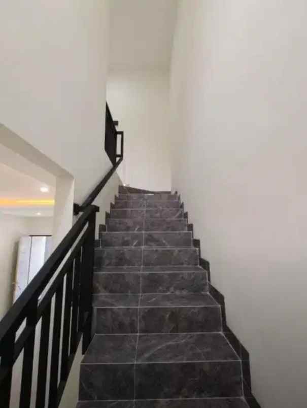 dijual rumah rungkut asri