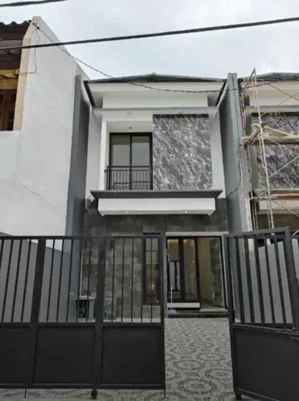 dijual rumah rungkut asri