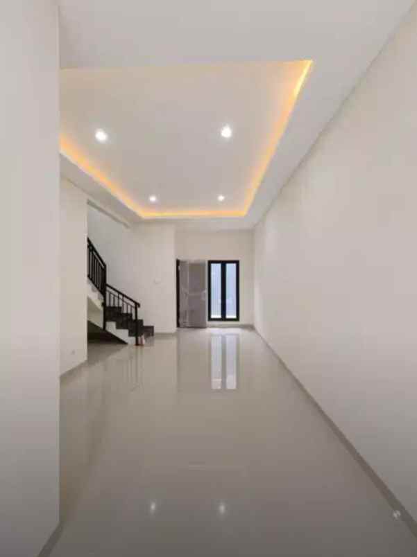 dijual rumah rungkut asri