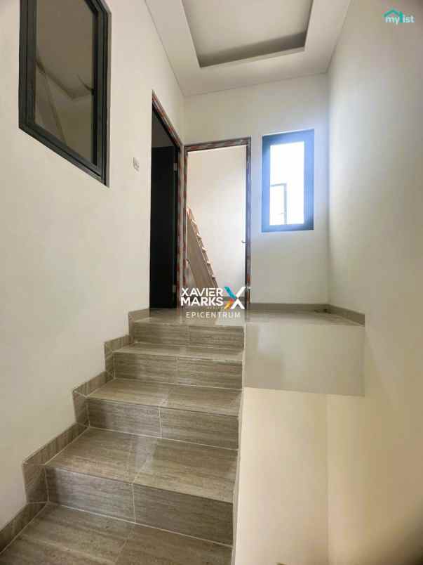 dijual rumah rungkut modern