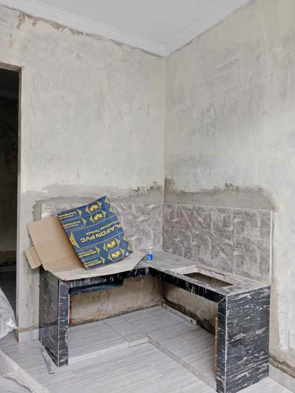 dijual rumah sambiroto