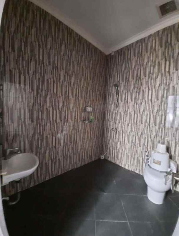 dijual rumah santosa asih