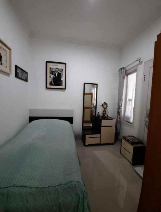 dijual rumah santosa asih