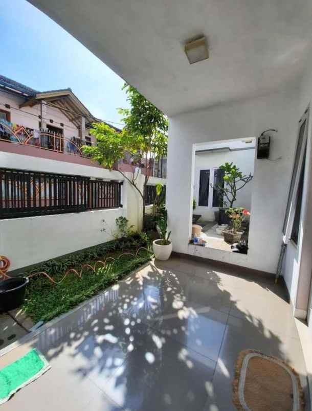 dijual rumah santosa asih