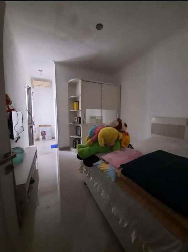 dijual rumah santosa asih