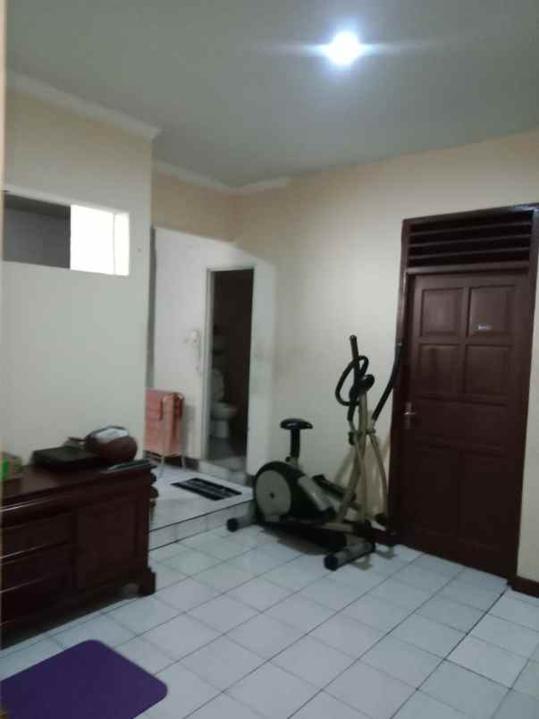 dijual rumah second di reni jaya pondok petir depok