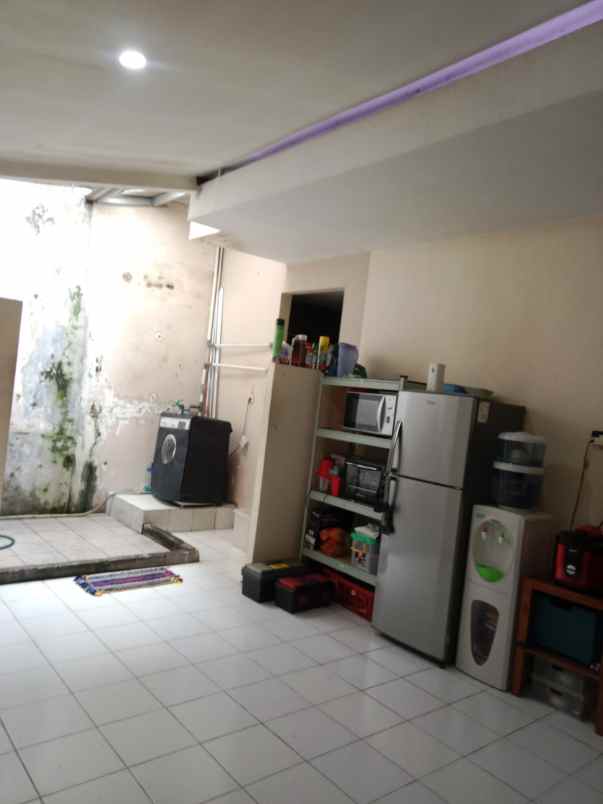 dijual rumah second di reni jaya pondok petir depok
