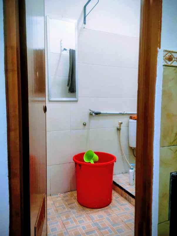 dijual rumah second kondisi baik siap huni