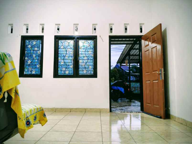 dijual rumah second kondisi baik siap huni
