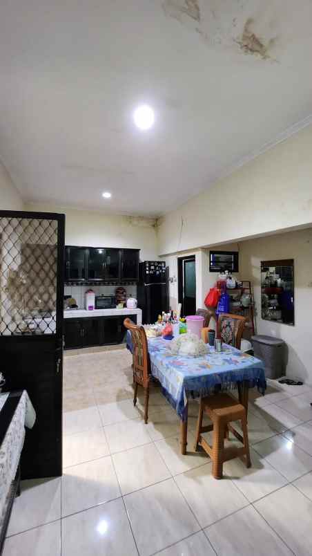 dijual rumah semolowaru