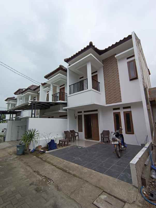 dijual rumah serua ciputat