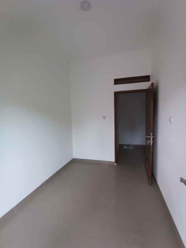 dijual rumah serua ciputat