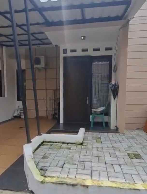 dijual rumah serua indah