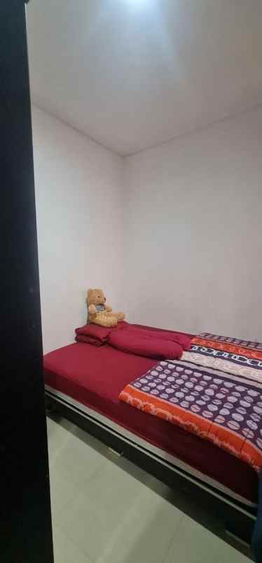 dijual rumah serua indah