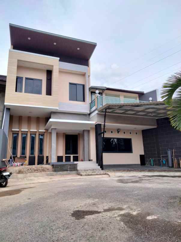 dijual rumah singgasana pradana