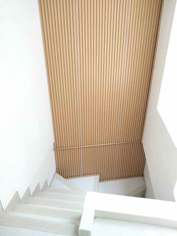 dijual rumah singgasana pradana