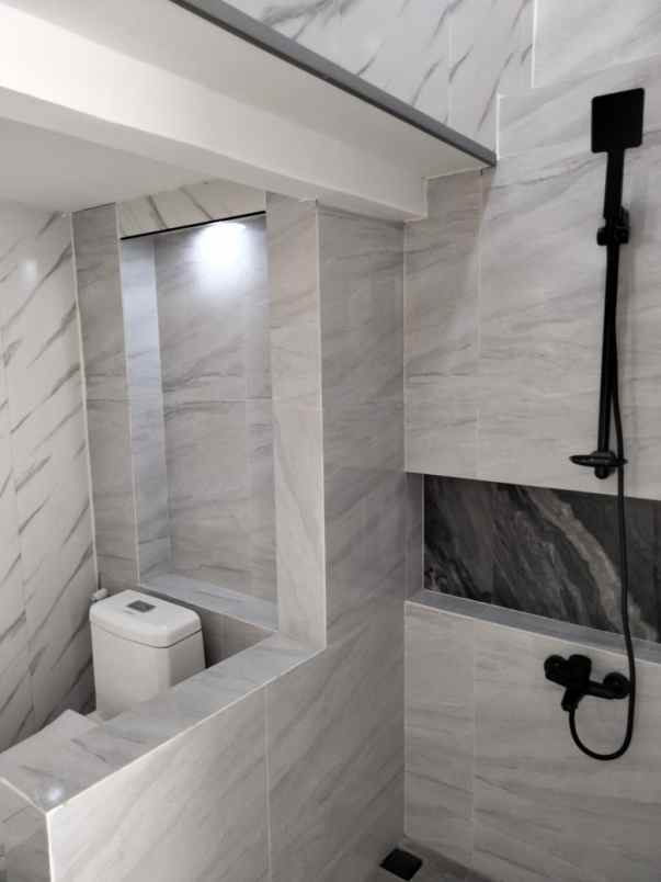 dijual rumah singgasana pradana