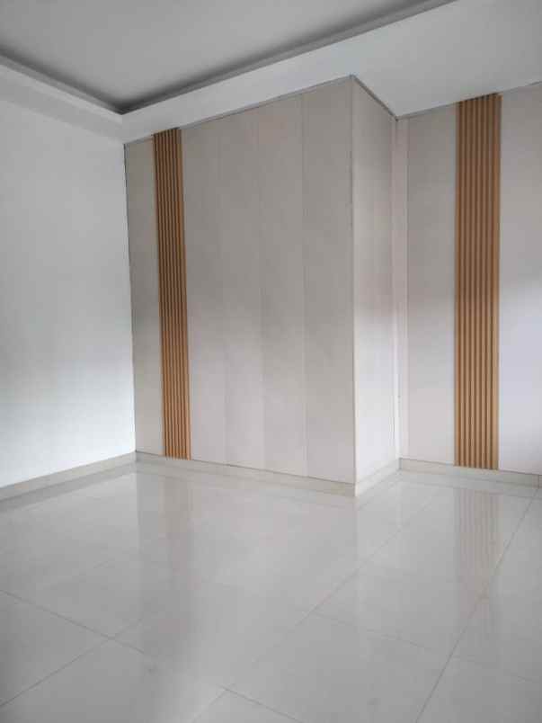 dijual rumah singgasana pradana