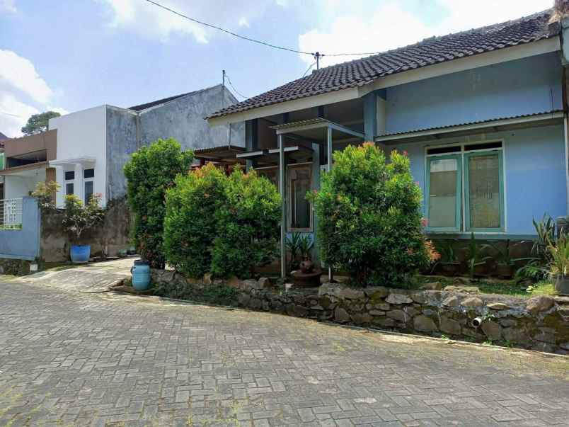 dijual rumah strategis nyaman ungaran indah