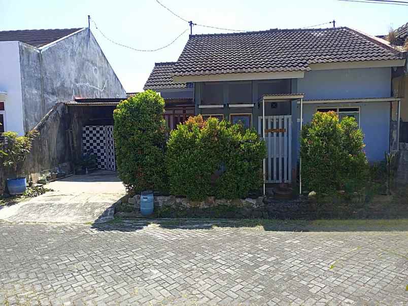 dijual rumah strategis nyaman ungaran indah