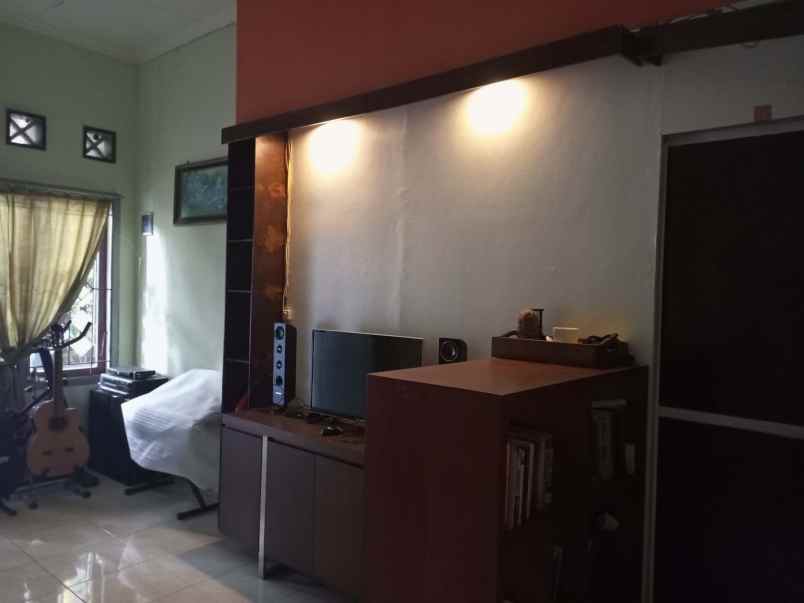 dijual rumah strategis nyaman ungaran indah