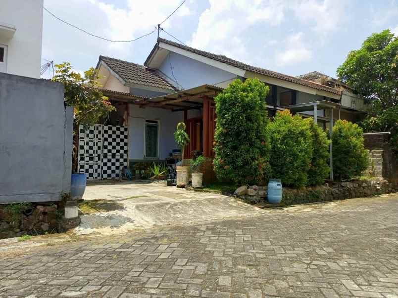 dijual rumah strategis nyaman ungaran indah