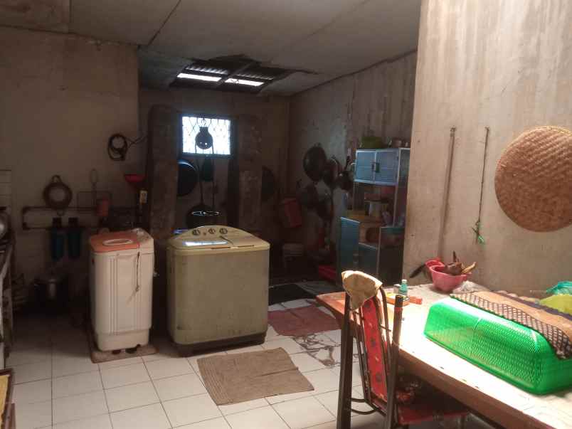 dijual rumah strategis pinggir jalan raya