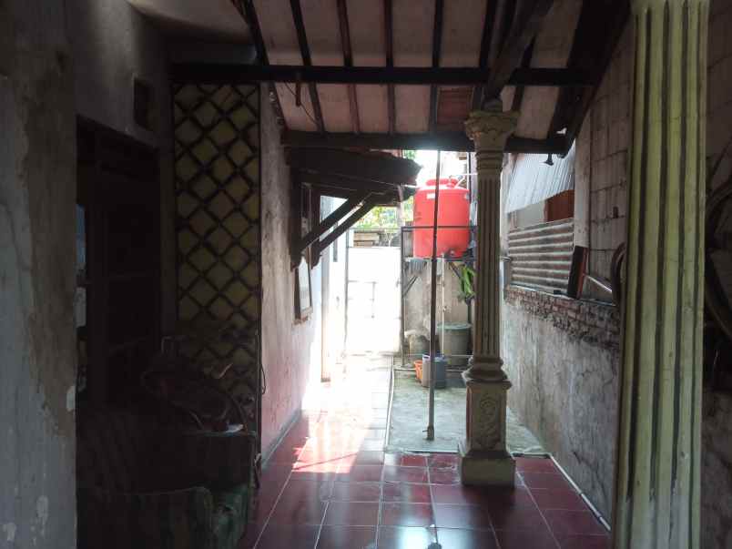 dijual rumah strategis pinggir jalan raya