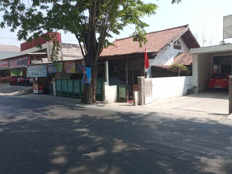 dijual rumah strategis pinggir jalan raya