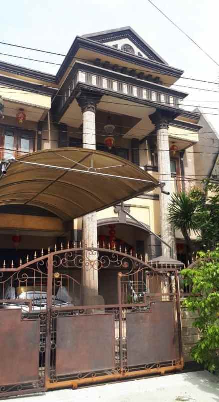 dijual rumah sutorejo