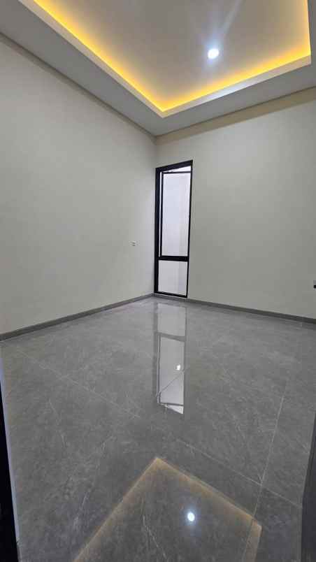 dijual rumah sutorejo