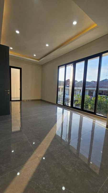 dijual rumah sutorejo