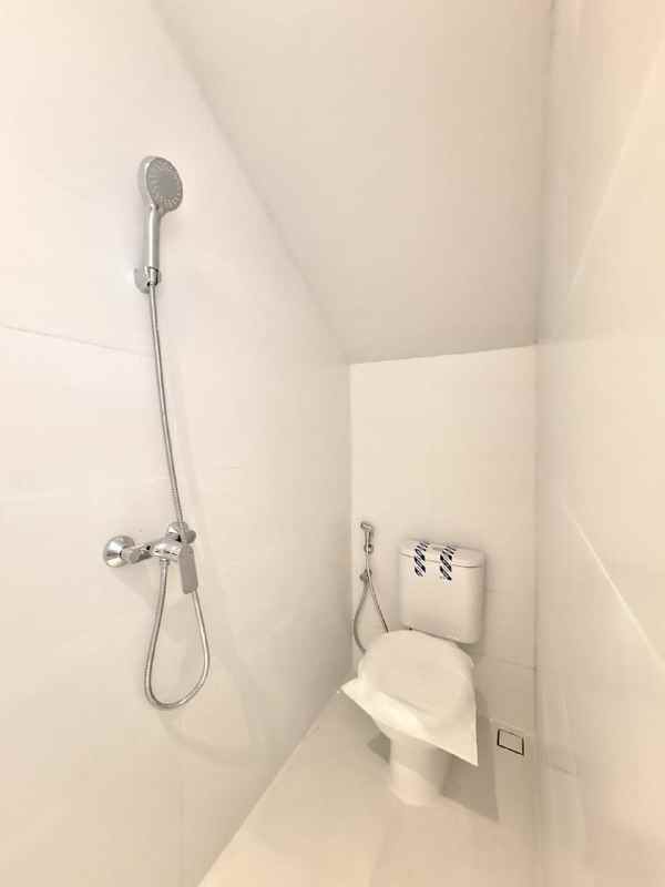 dijual rumah sutorejo utara