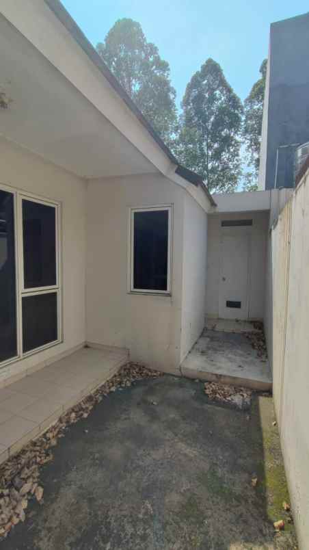 dijual rumah suvarna sutera cluster dhana