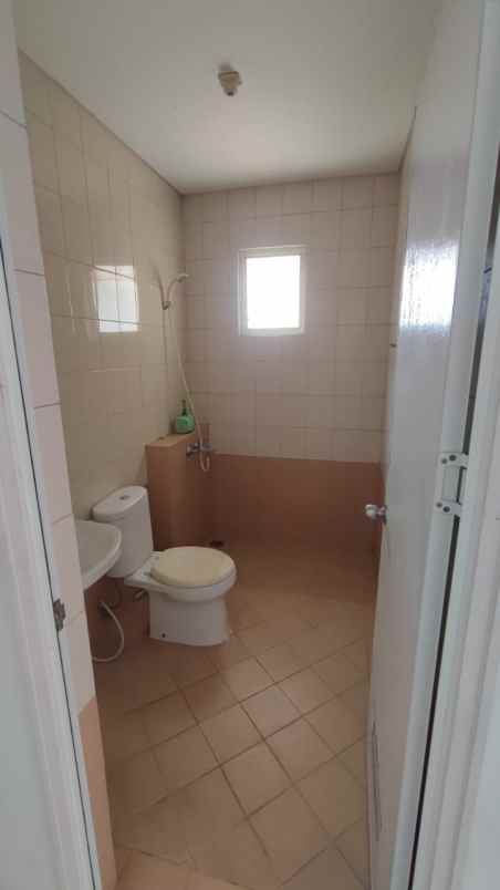 dijual rumah suvarna sutera cluster dhana