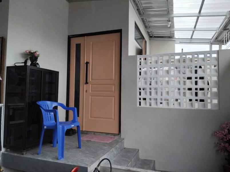 dijual rumah taman delta mas