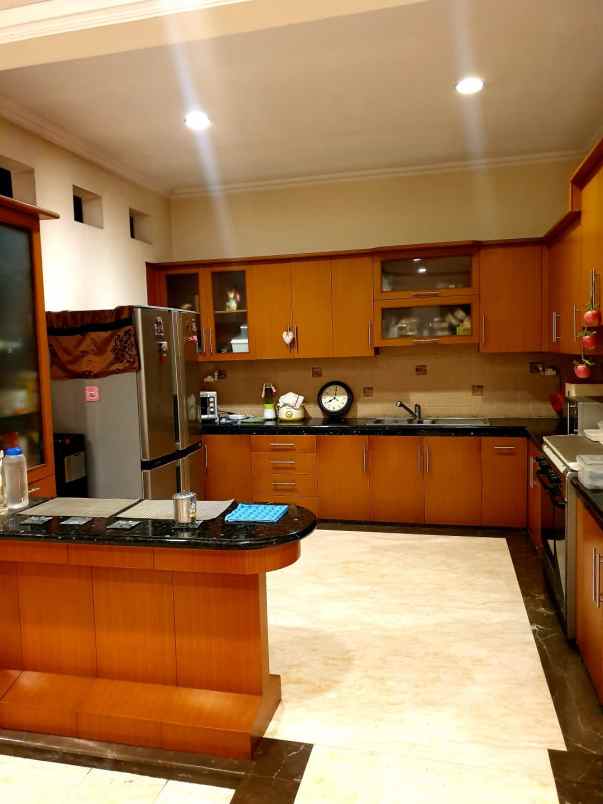 dijual rumah taman kebon jeruk intercon