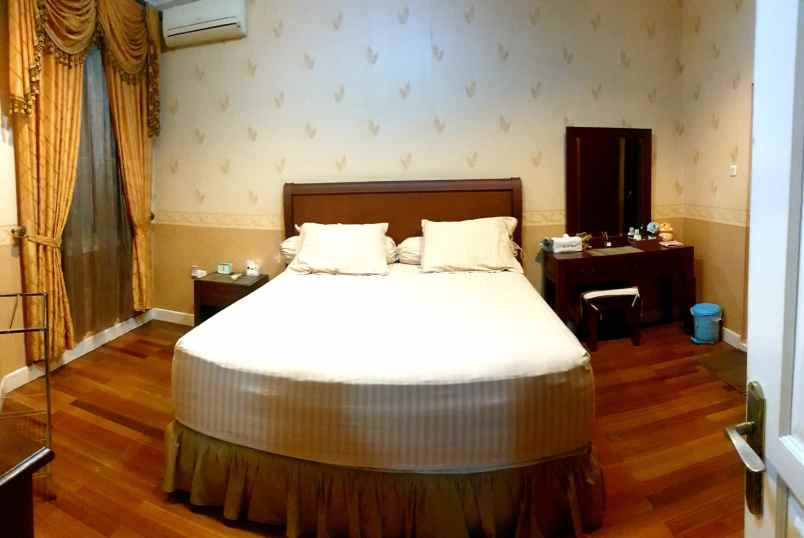 dijual rumah taman kebon jeruk intercon