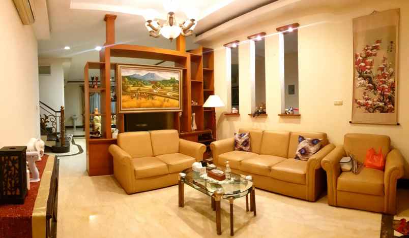 dijual rumah taman kebon jeruk intercon