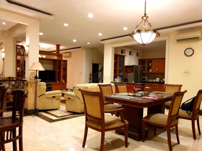 dijual rumah taman kebon jeruk intercon