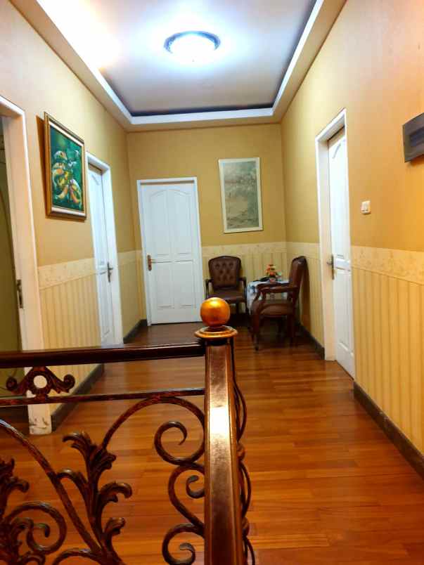 dijual rumah taman kebon jeruk intercon